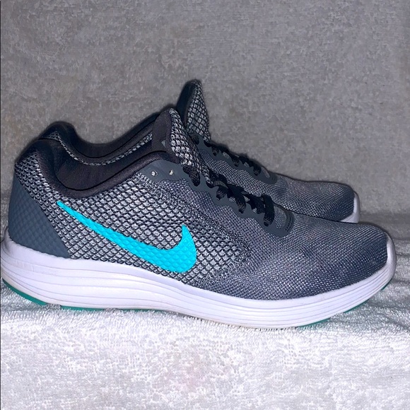Nike Shoes - Nike revolution 3 size 6 women’s